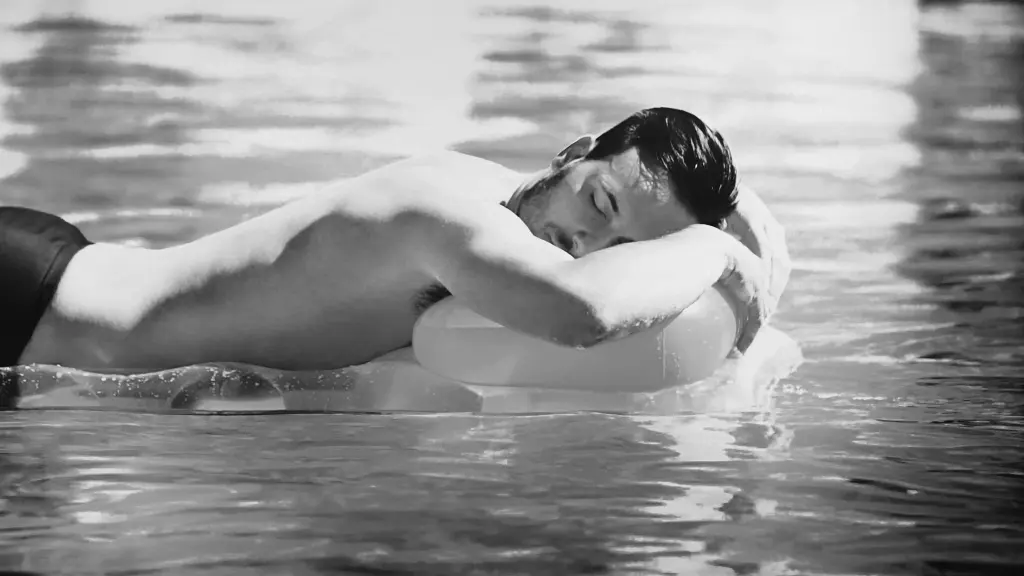Guy-on-pool-lounger